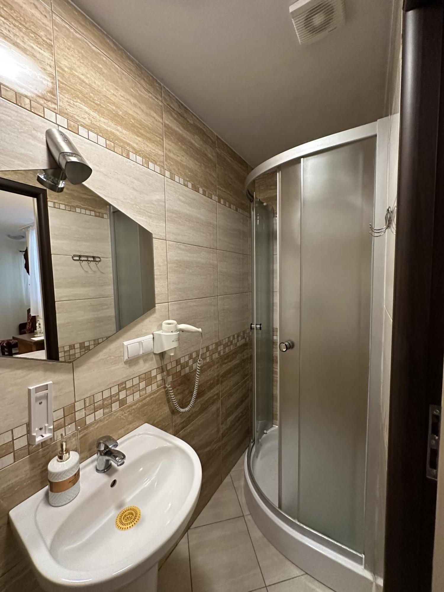 Palac Tarnowskich Hotel & Restauracja & Spa Островец-Свентокшиский Экстерьер фото