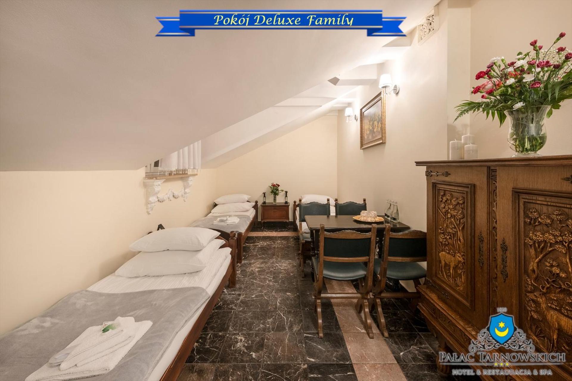 Palac Tarnowskich Hotel & Restauracja & Spa Островец-Свентокшиский Экстерьер фото
